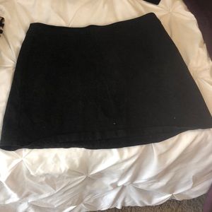 BLACK SKIRT